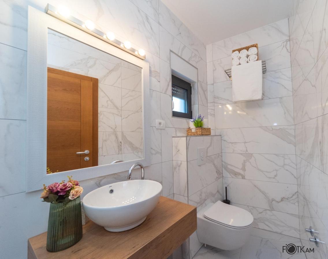Libar Studio Apartments Baška Voda Esterno foto